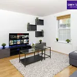 London Bridge Apartment Free Parking And Wifi Sleeps 6