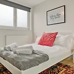 Homely 1Bed Apartment Vauxhall
