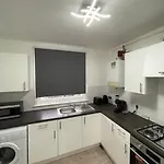 Spacious, Modern 2 Bed Apartment