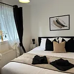 Lovely 2Bedroom 4Mins From Wimbledon Station