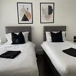 Lovely 2Bedroom 4Mins From Wimbledon Station