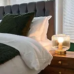 Fabulous 3 Bed Nw London Apartment With Private Garden