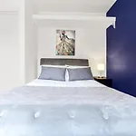 Leafy Oasis Wandsworth Chic Pad