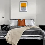 Livestay-4 Bed 2 Bath House With Private Garden