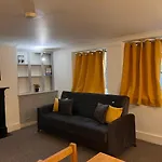 Entire 2-Bedroom Flat In Camden