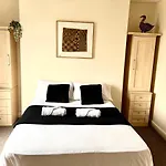 Aldgate Holiday Rooms
