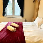 Aldgate Holiday Rooms
