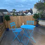 Spacious Modern 2 Bedroom London Flat
