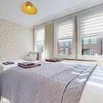 Cheerful 4 Bedroom Victorian House With Back Courtyard