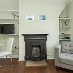 Fantastic 2 Bedroom Apartment In Waterloo