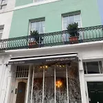 Comfortable 2 Bedroom Apartment In Lavish Holland Park With Balcony
