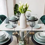 Stylish Apartment Opposite Westfields