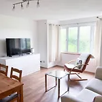 Lovely 2 Bedroom Flat With Free Parking, Great Transport Links To Central London, The Excel Centre, Canary Wharf And The O2!