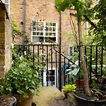 Kings Cross, Self-Contained House & Private Garden