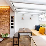 Charming Flamingo Villa In Paddington
