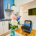 Studio With A Large Toilet And A Separate Room Budget Price Central London