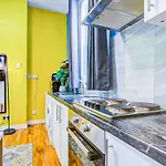 Studio With A Large Toilet And A Separate Room Budget Price Central London