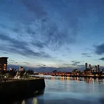 Homestay Room With Stunning Thames River View