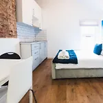 3Beds / 3Baths Close To Portobello Road