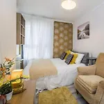 Luxury Canary Wharf Two Bedroom Apartment *Rare *