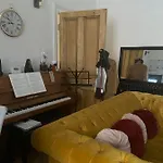 Mid City Charm - 1-Bed Apartment In London
