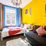 Oxford Street - Mayfair, Central London Budget Apartment