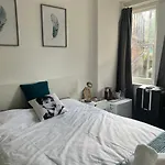 Double En-Suite Room In Finsbury Park