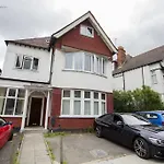 Golders Green Apartment
