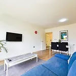 Centrally Located Spacious Flat Near Canary Wharf