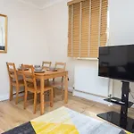 Evergreen Apartments-Flat 5, London
