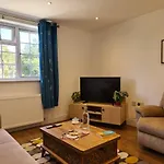 New - Family 2 Bedroom London Apartment In Quiet Street Near Parks 107-3 1Fl
