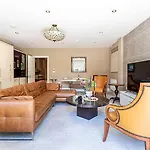 Stunning Flat In The Heart Of Parsons Green
