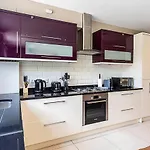 Stunning Flat In The Heart Of Parsons Green