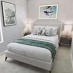 Stunning Soho Super Apartment - Sleeps 6 People