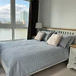 Central London River View Apartment