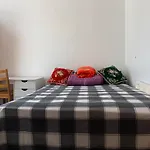 Double Bedroom Near The St James Street Rail Station