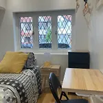Cosy Self Contained Apartment With Private Bathroom 10 Mins To Wembley Stadium