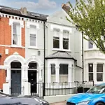 Family Home Near Clapham Common By Underthedoormat