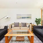 The Jasper Walk Escape - Charming 2Bdr Flat With Balcony