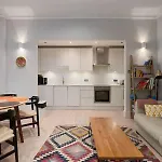 Trendy Hampstead Flat Rh7