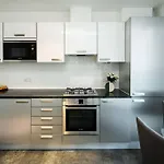 Chic And Spacious Flat Near Bond Street