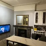 Central London Apartment *