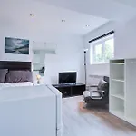 Comfy And Convenient Studio Suite Lewisham With Free Street Parking, Wifi And Quick Access To Central London Sleep 3