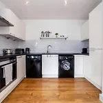 Modern And Bright 2 Bdr Flat In Clapham Common