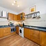 Lovely Garden Apartment In Wimbledon Town Centre With Private Parking By Wimbledon Holiday Lets