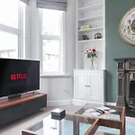 Luxury Chiswick 2 Bed Victorian Flat