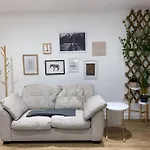 Cozzy Apartment In Camberwell