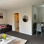 Chelsea Cromwell Road 2-Bedroom & Living Room Budget Apartment
