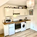 London Studio Self Contained, Newly Furbished