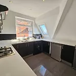 2 Bedroom Flat In Camden